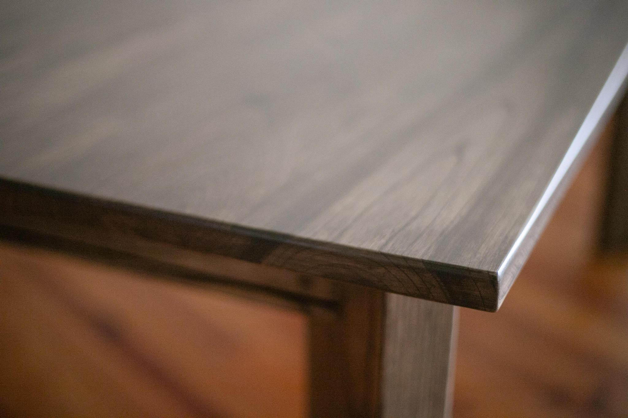 Kingsbury Table