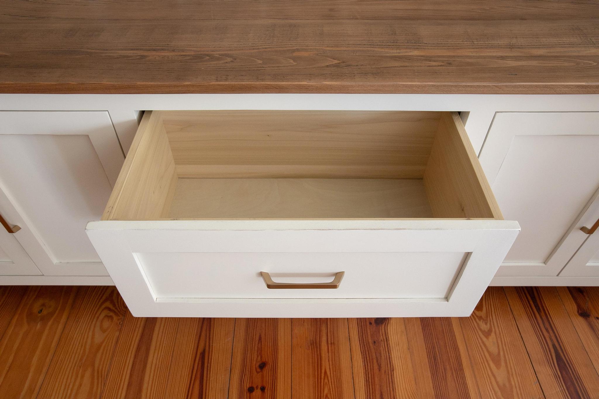 Athens Storage Console: With Legs